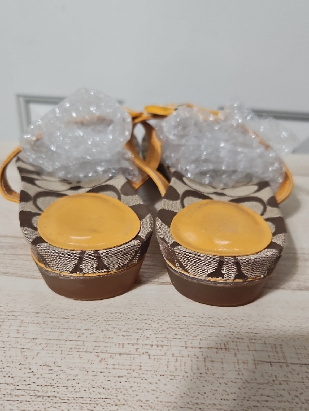 Coach EUC Poppy Chan Lemon Signature Print Thong Sandals - Picture 2 of 8